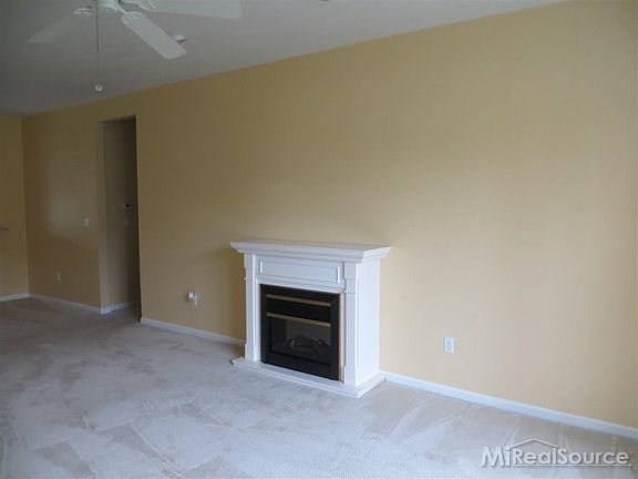 3rd image of 51825 Lionel Ln