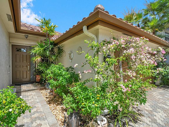 3rd image of 718 NW 177th Avenue