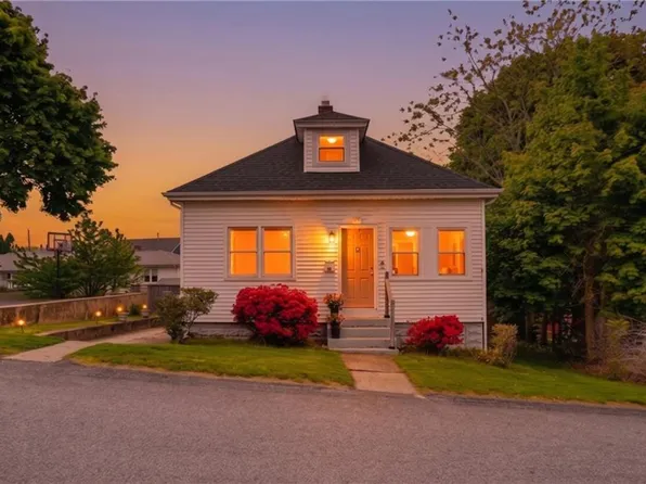 31 Yeoman Ave, Cranston, RI 02920