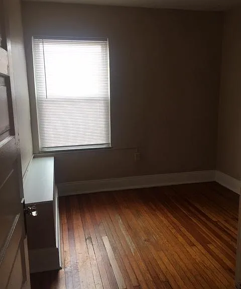 2458 N High St #8 — Photo 15