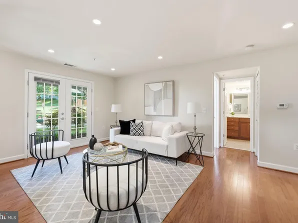 4189 S Four Mile Run Dr Unit 201, Arlington, VA 22204