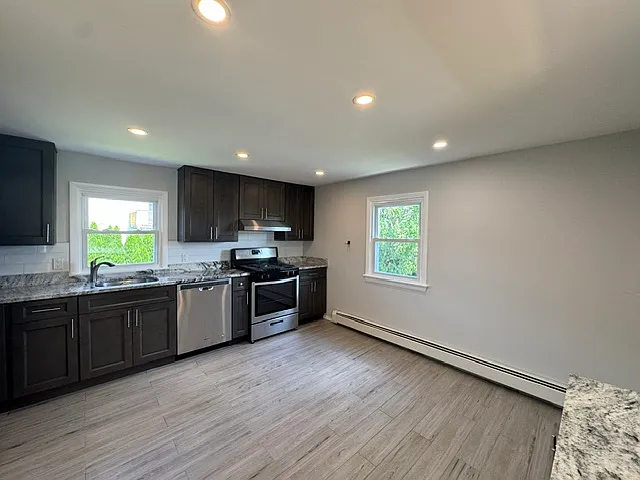 3 bed, $2,950 — Photo 2