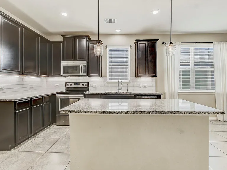 356 Quarry Ln — Photo 8