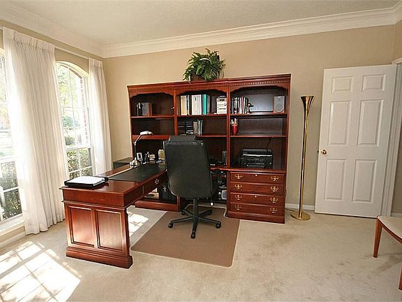 3rd image of 906 Burchton Dr