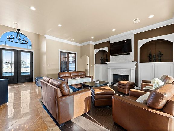 3rd image of 14 Darien Ct