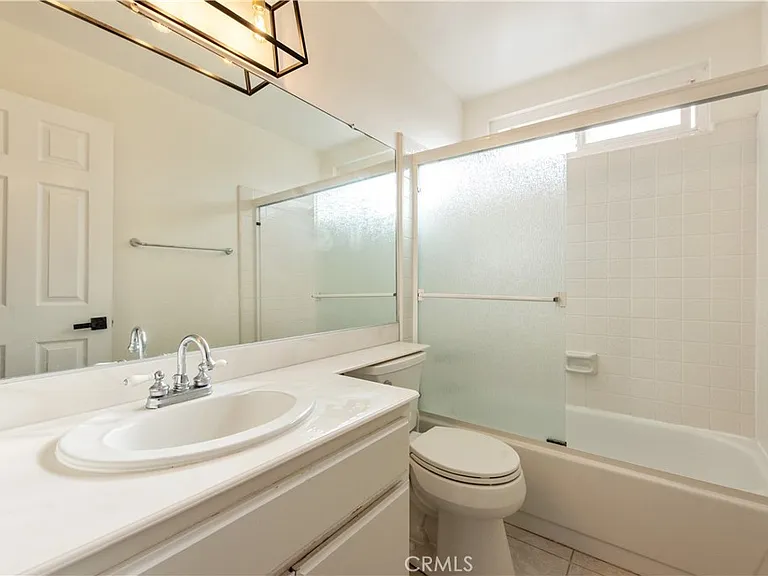 19 Alabaster — Photo 17