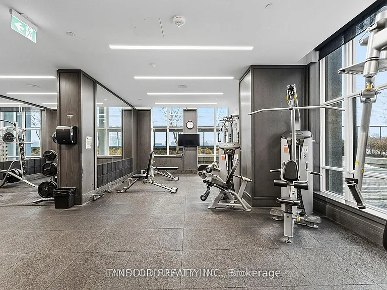 5 Mabelle Ave #Penthouse 33 — Photo 17