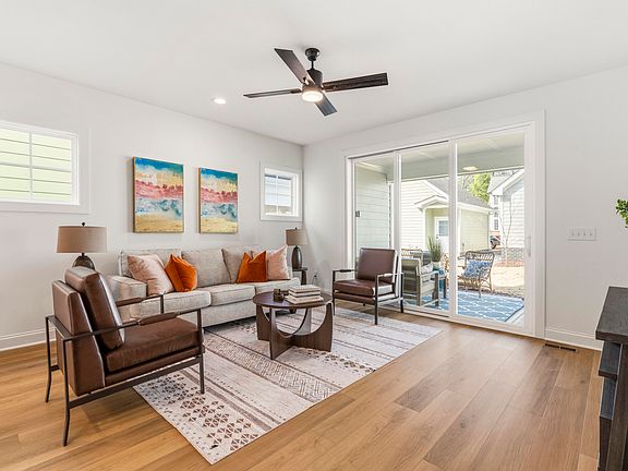 3rd image of 722 Powell Dr