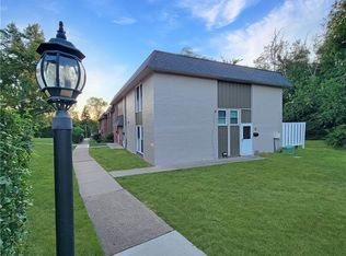 117 College Park Dr, Coraopolis, PA 15108
