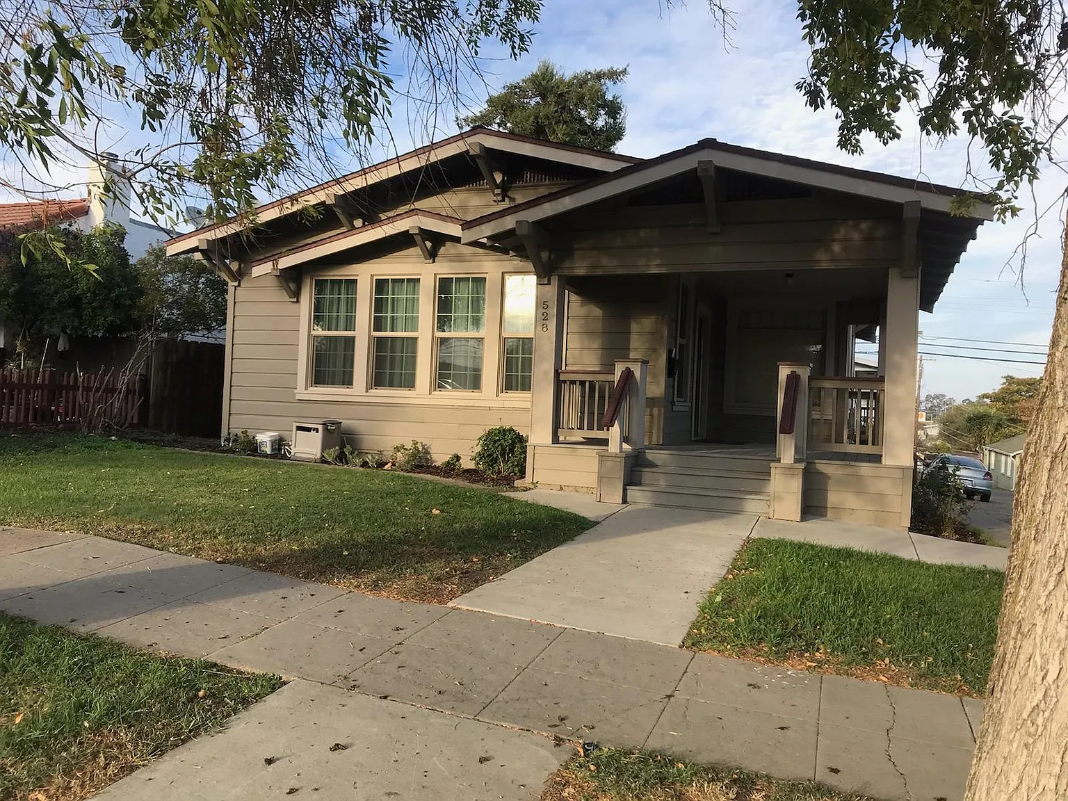 528 Montezuma St photo 1