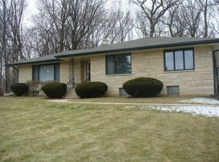 19500 W Norwood Dr, New Berlin, WI 53146