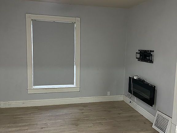 4th image of 204 Washington St