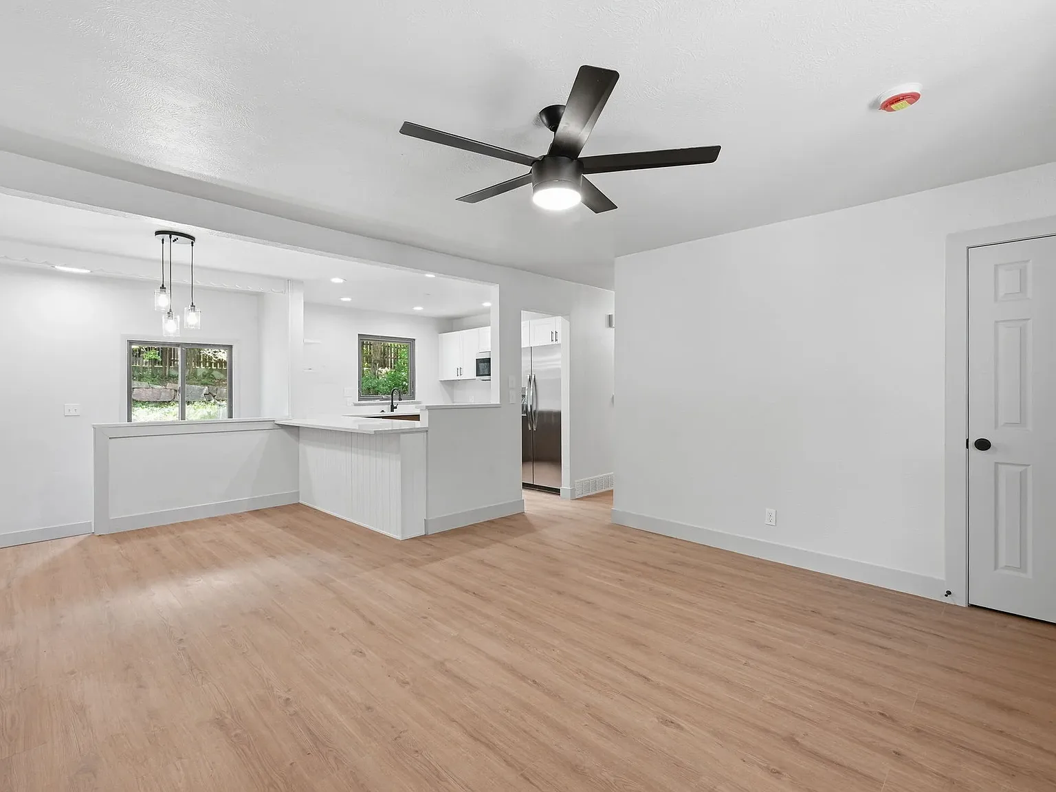 5 bed, 1800 sqft, $2,300 — Photo 2