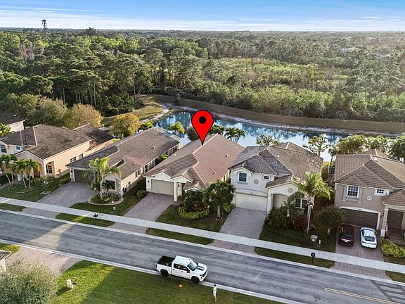 5th image of 1040 SE Fleming Way