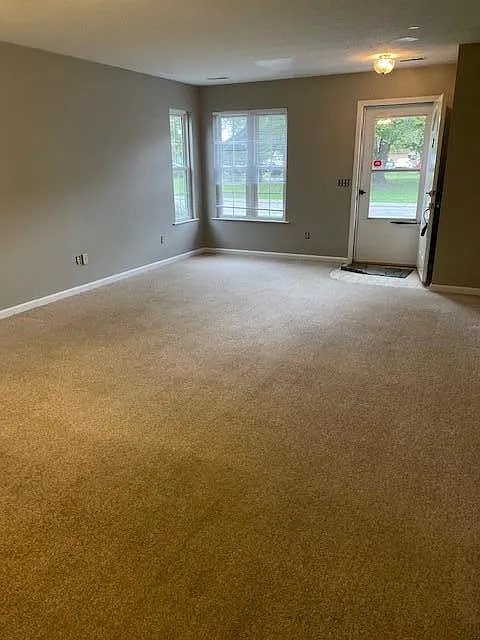 2 bed, 1200 sqft, $1,300 — Photo 2