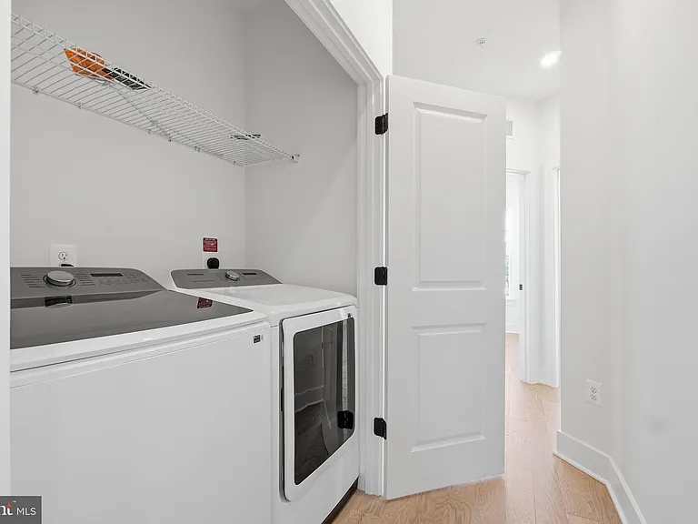 10235 Dalmatian St — Photo 16