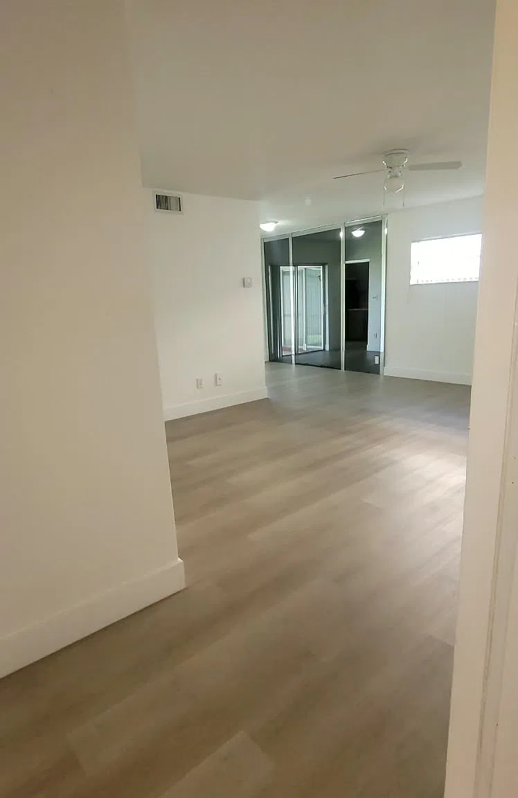 1 bed, 1.5 bath, 1000 sqft, $1,495 — Photo 2