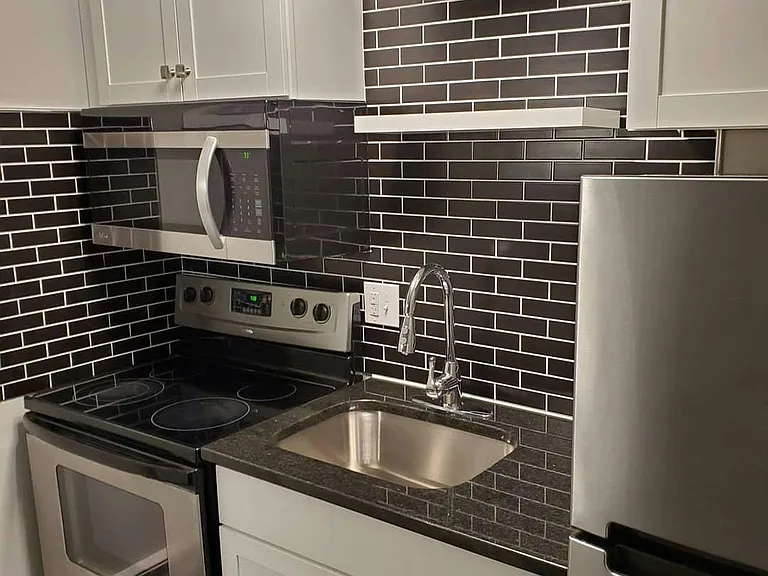 421 College Ave #105 — Photo 1