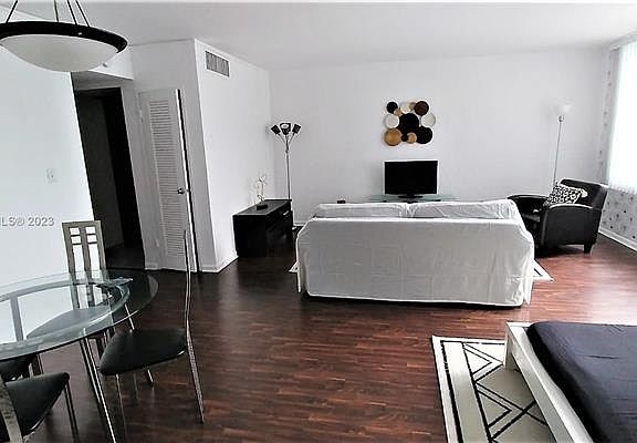 3rd image of 1000 West Ave APT 1201