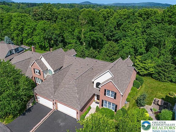 3rd image of 4693 Pinehurst Cir