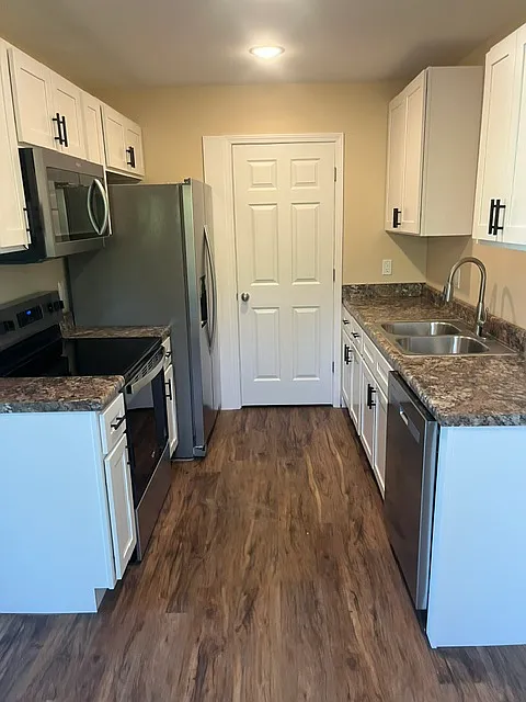 3 bed, 1200 sqft, $1,650 — Photo 3