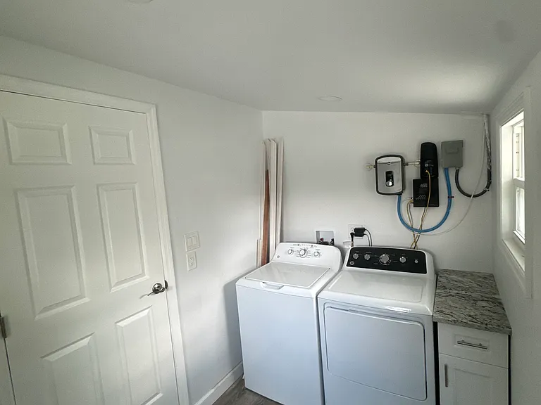2355 Burlington Ave N — Photo 10