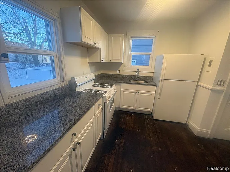 33 S Marshall St — Photo 12