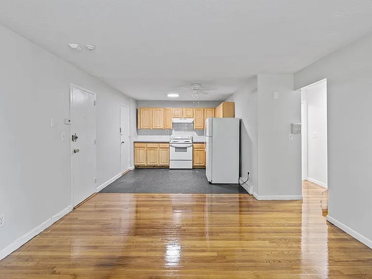 572 Cummins Hwy #16 — Photo 1