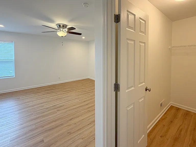 651 Olive Ln — Photo 13
