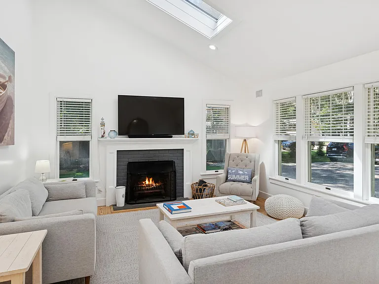 33 Corbin Ave — Photo 13