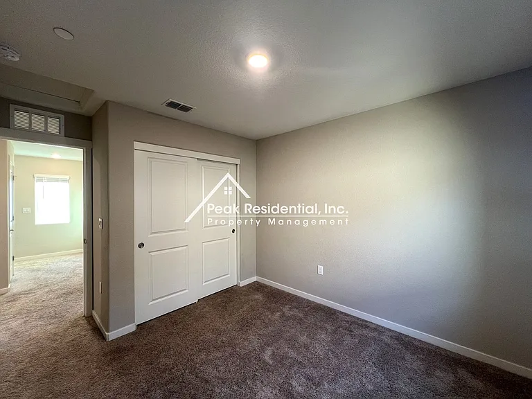 2808 Bedell St — Photo 9