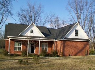 302 Brookewater Ln, Perry, GA 31069