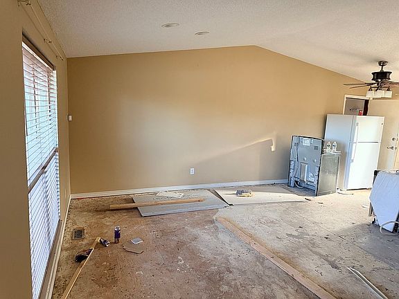 5th image of 8092 S Everett Ct