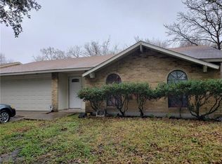 2822 Santa Rita Dr, Grand Prairie, TX 75052