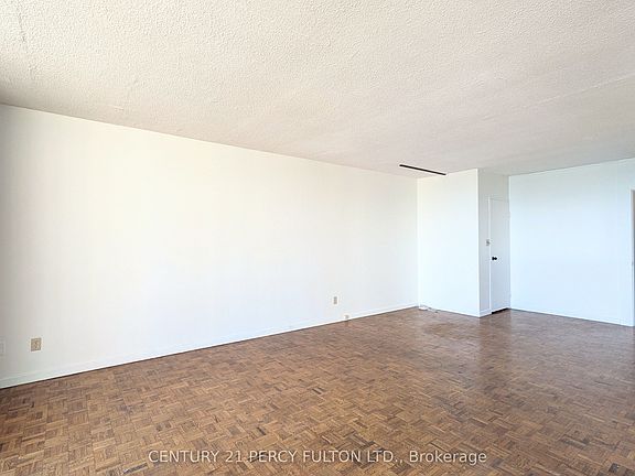 4th image of 33 Harbour Sq #1823