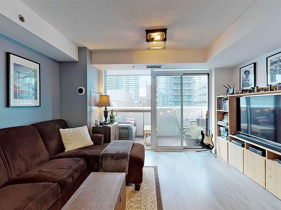 2nd image of 318 Richmond St W #714