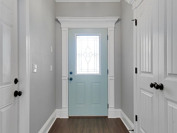 3rd image of 172 Carousel Cir