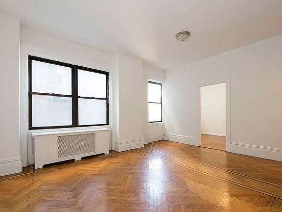 3rd image of 145 E 35th St APT 3re