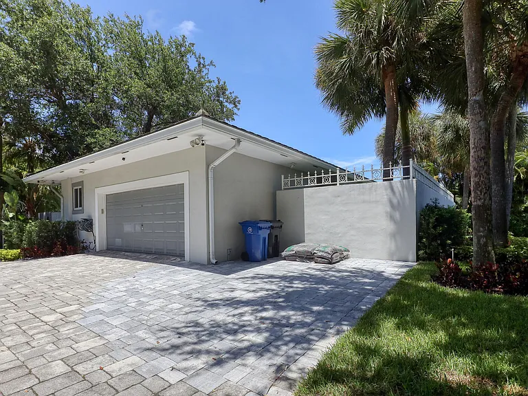 1635 Seabreeze Blvd — Photo 14
