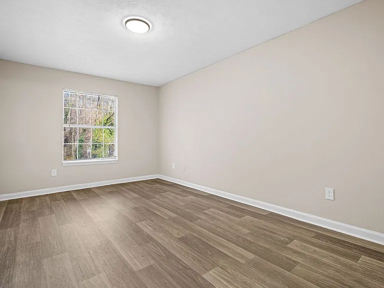 Castle Creek Apartments: Welcome Home to Comfort and Premier Living in Decatur, GA — Photo 26