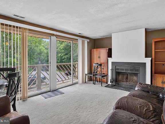 3rd image of 10 Teaberry Ct