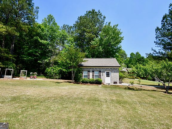 3rd image of 1080 Oak Ridge Ct