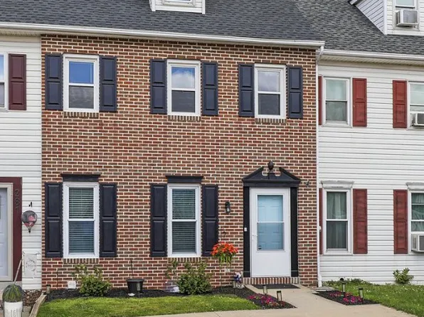 279 Heatherwood Dr, Ephrata, PA 17522