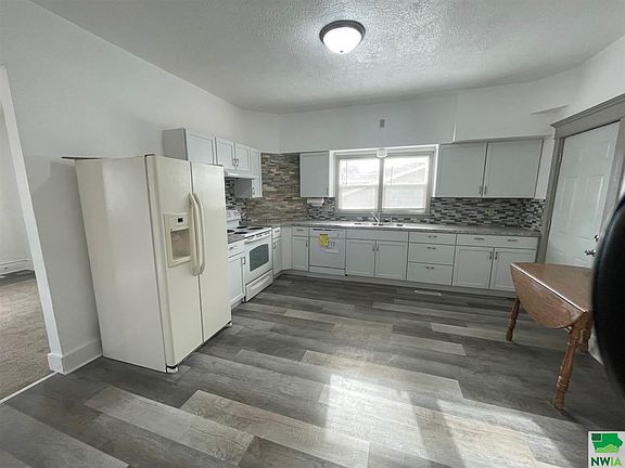 4th image of 4045 Capitol St