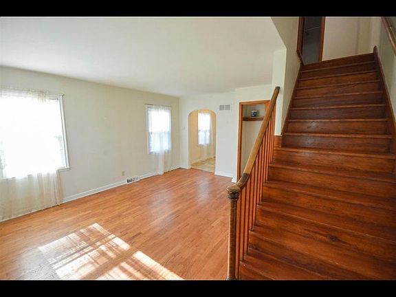 5th image of 227 W Spruce St