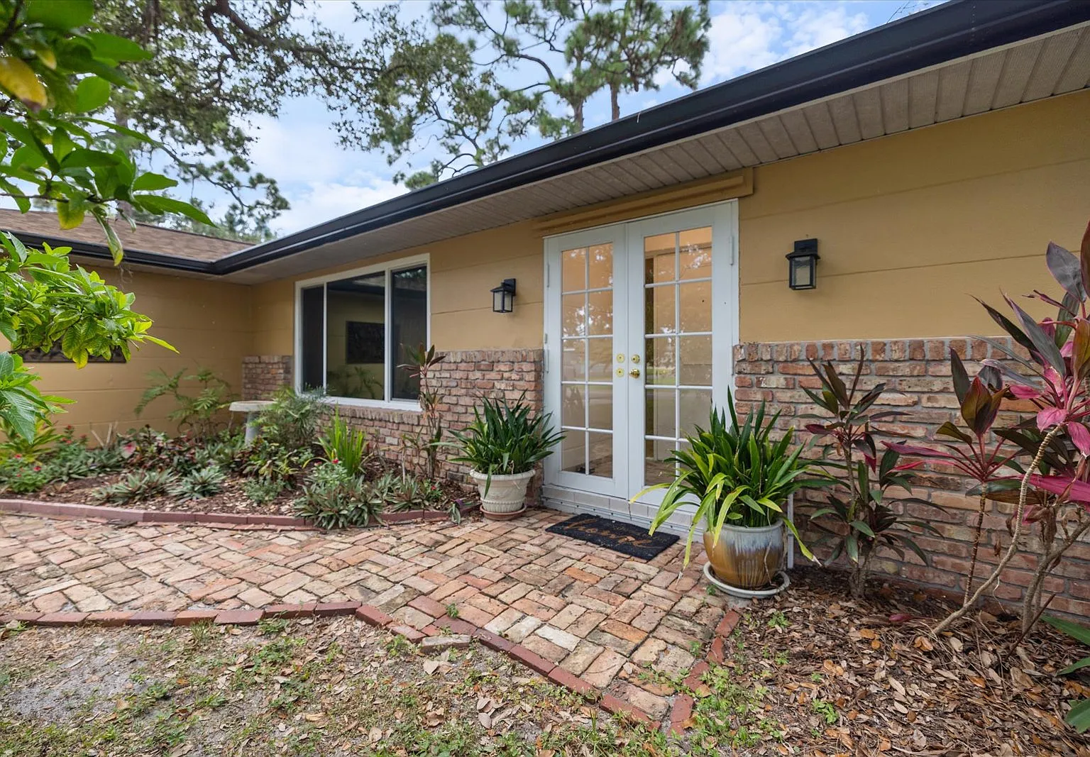 3 bed, 1606 sqft, $2,300 — Photo 4