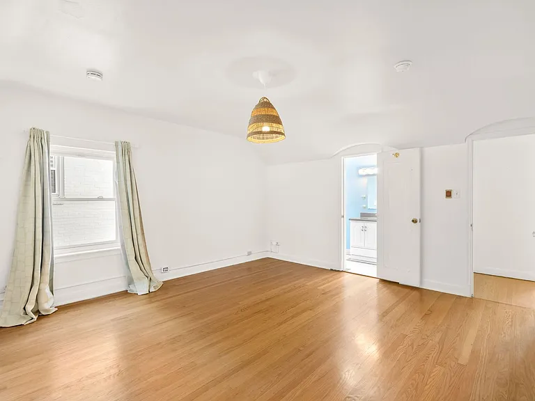 525 Forest St — Photo 22