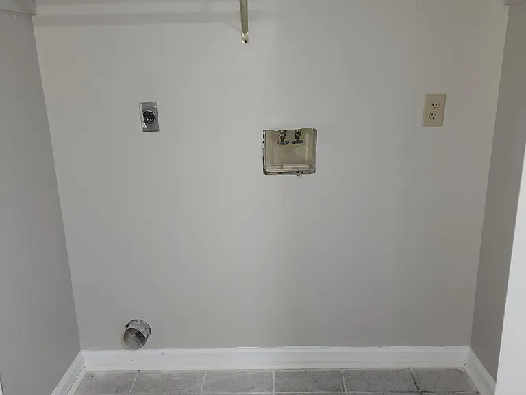 978 N Franklin Ave #1 — Photo 6