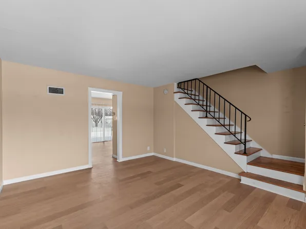 445 Olian Dr, Hazelwood, MO 63042