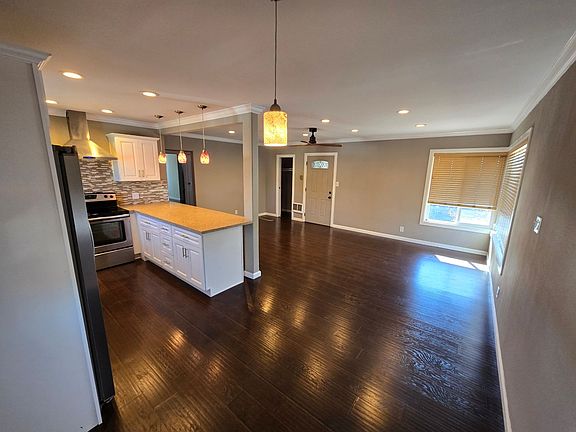 4th image of 1525 E 2nd St APT 12